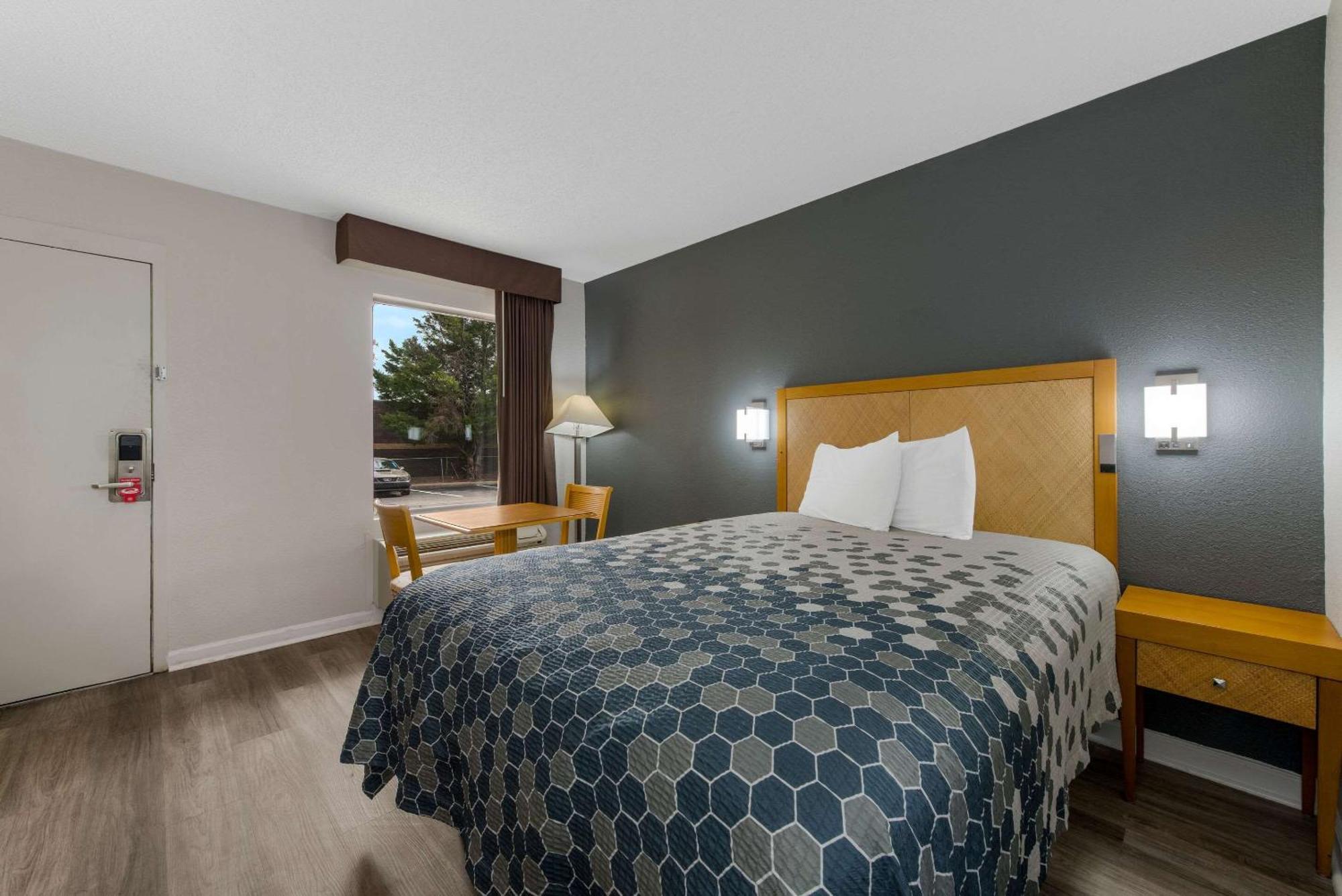 Econo Lodge Cheraw Market Street Экстерьер фото