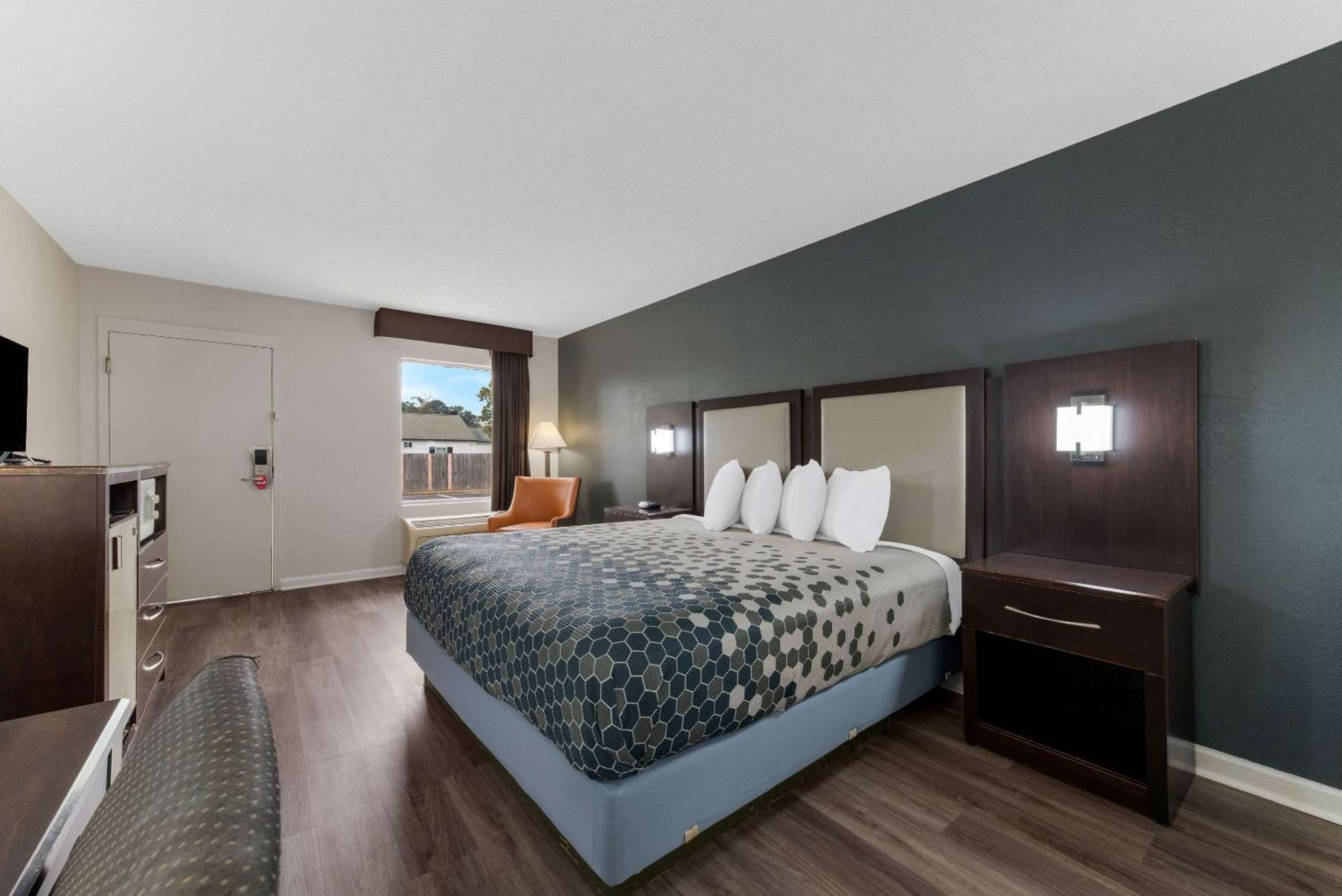 Econo Lodge Cheraw Market Street Экстерьер фото